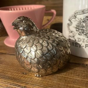 Quail sugar shaker